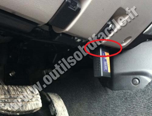 Mitsubishi Pajero Sport OBD port