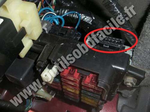 Mitsubishi Space Wagon - OBD Connector