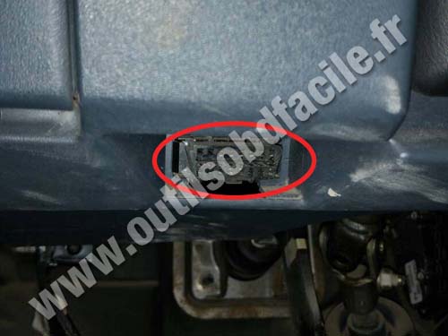 Nissan Almera OBD2 socket