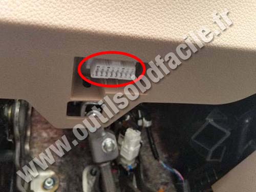 Nissan Altima - OBD port