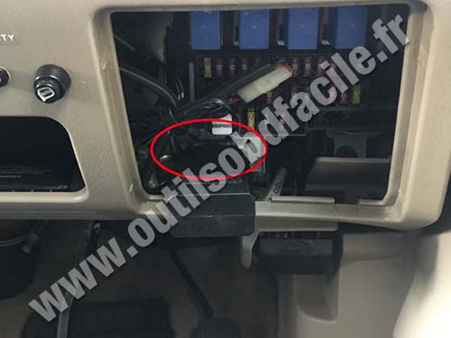 Nissan Liberty - OBD socket