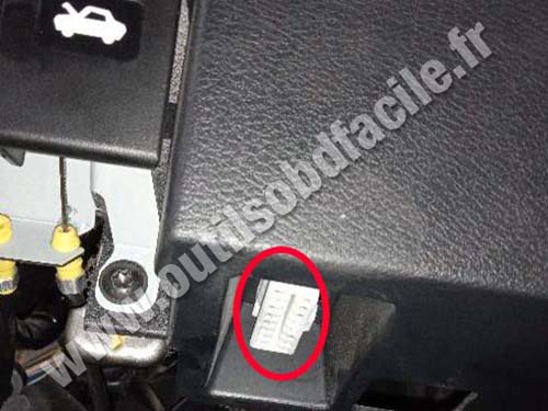 Nissan Micra - OBD socket