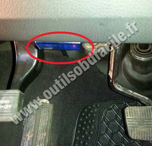 Nissan Murano OBD2 socket