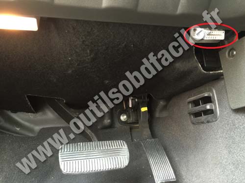 Nissan Navara OBD connector