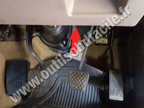 Nissan Patrol (Y61) - Pedals