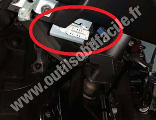 Nissan Patrol Y61 OBD port