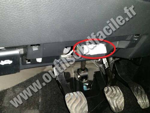 Nissan Qashqai - OBD socket