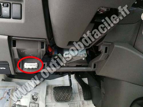 Nissan Sunny - OBD connector