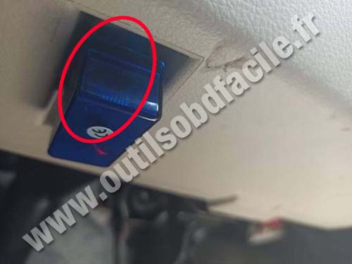 Nissan Teana - OBD port