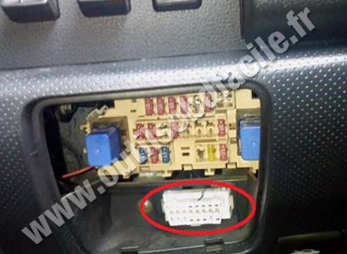 Nissan Wingroad OBD2 plug