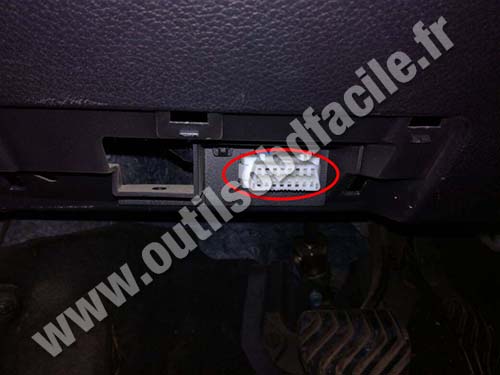 Nissan X-Trail - OBD port