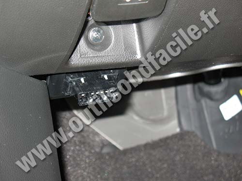 Opel Antara OBD plug