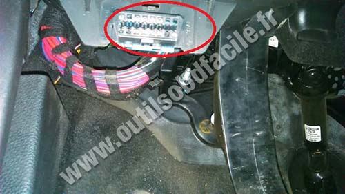 Opel Astra OBD2 port