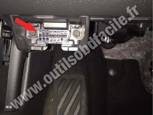 Opel Astra K OBD II port