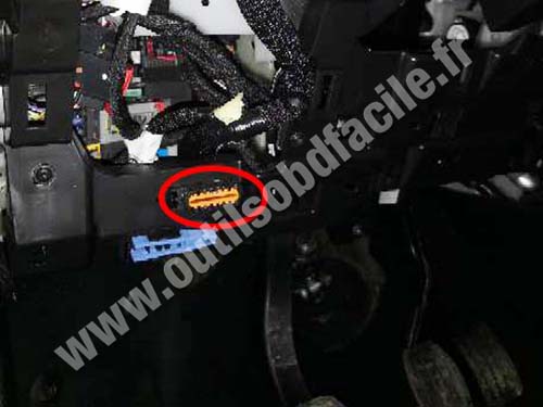 Opel Combo D - OBD port