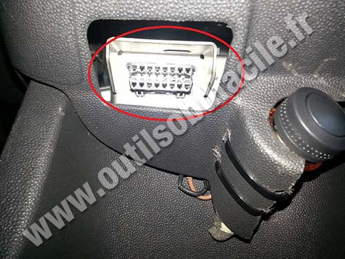 Opel Corsa D OBD2 port