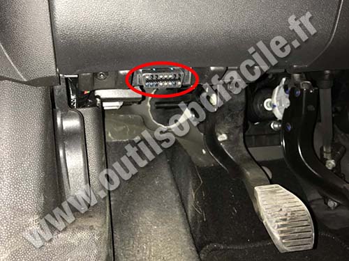 Opel Corsa E - OBD II socket