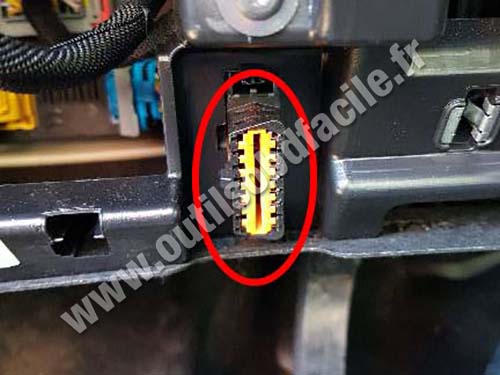 Opel Corsa F - OBD socket