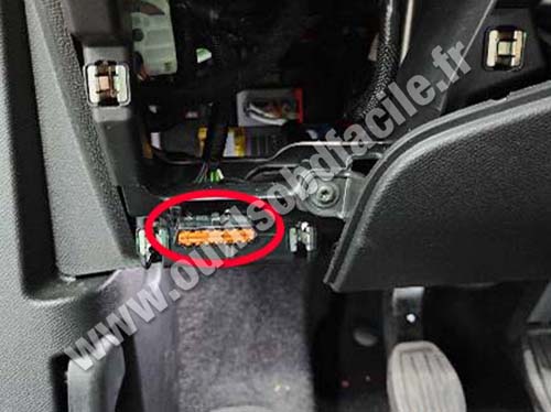 Opel Mokka - OBD port