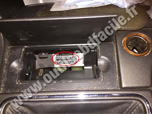 Opel Signum - OBD II plug