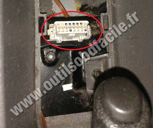 Opel Zafira OBD2 socket