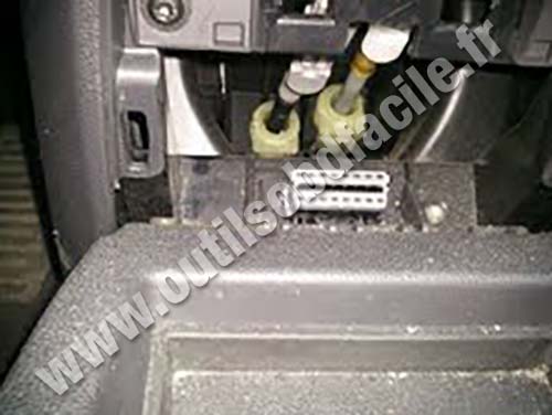 Opel Zafira B OBD Plug