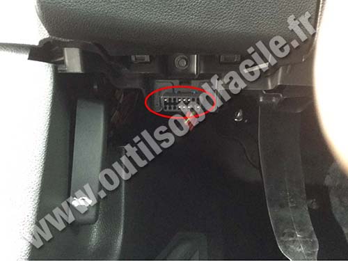 Opel Zafira C - OBD II port