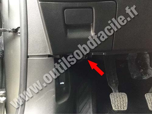 Opel Zafira C - Driver side storage Compartment