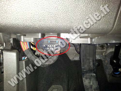 Opel Zafira C OBD2 socket