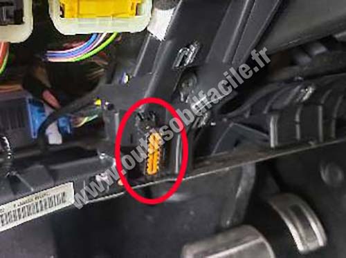 Peugeot 2008 - OBD port