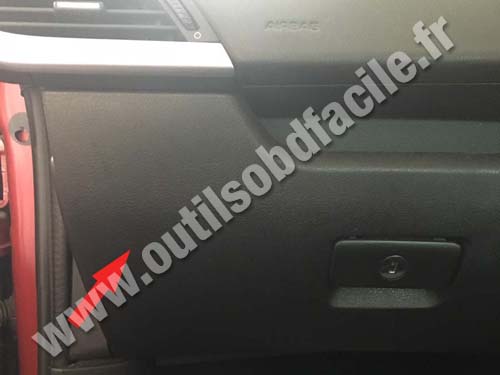 Peugeot 207 - Glove box