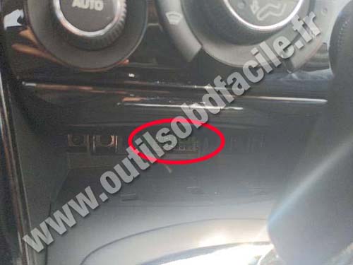 Peugeot 408 - OBD port