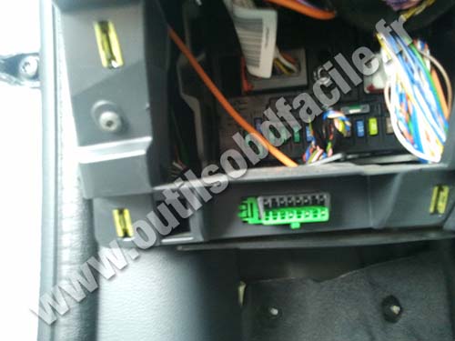 Peugeot 5008 OBD Plug