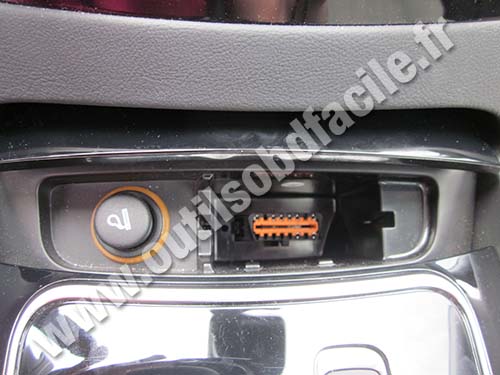 Peugeot 508 OBD plug