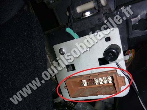 Peugeot 605 - Diagnostic socket