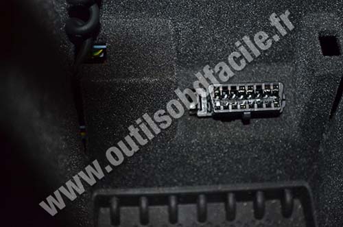 Peugeot 607 OBD plug