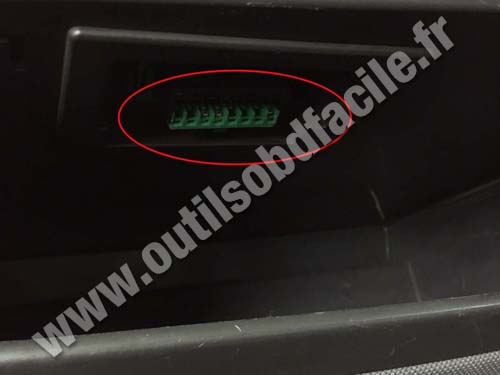 Peugeot 807 OBD connector