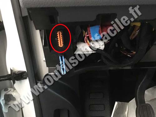 Peugeot Expert - OBD port