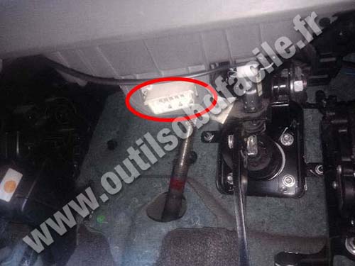 Proton Exora - OBD plug