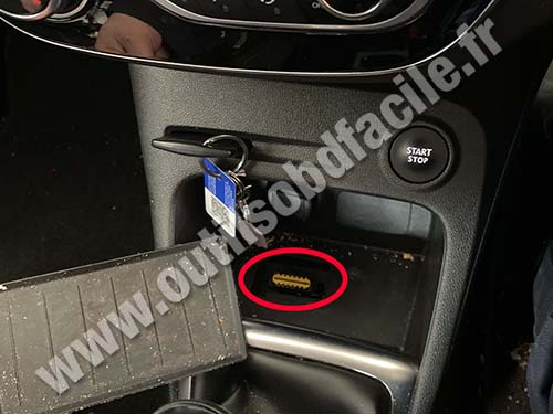 Renault Captur - OBD port