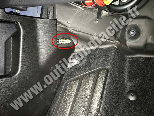 Renault Captur - OBD port