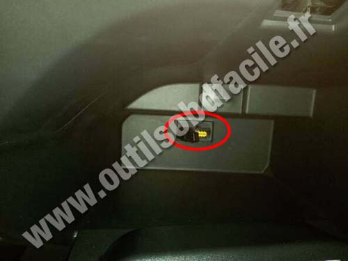 Renault Captur - OBD port