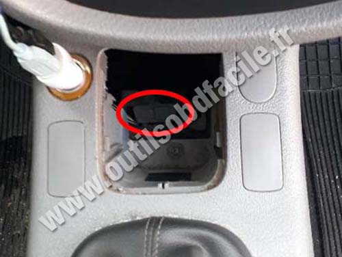 Renault Clio Sedan - OBD port