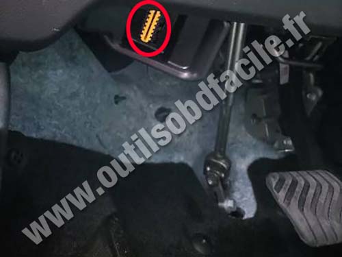 Renault Espace VI - OBD socket