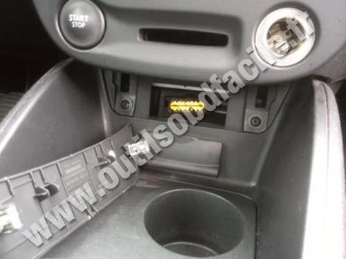 Renault Fluence OBD2 port