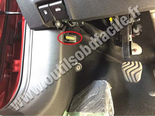 Renault Kadjar OBD II plug