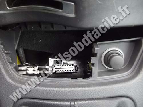 Renault Laguna 2 - OBD Plug