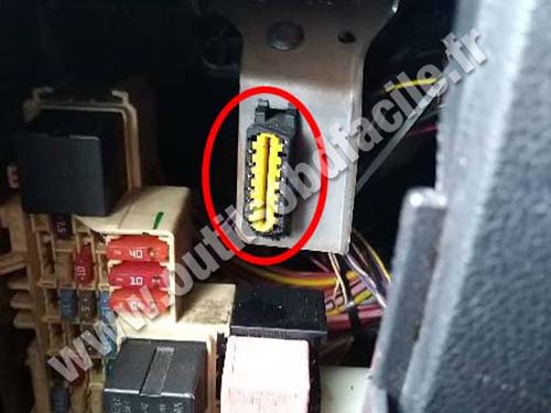 Renault Master - OBD port