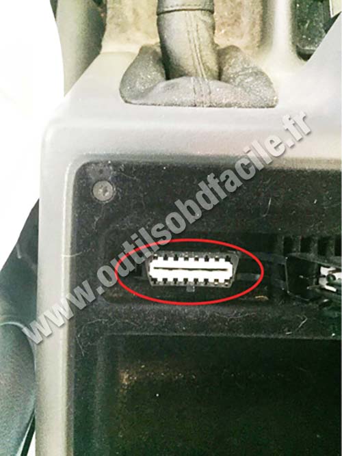 Renault Safrane - OBD Connector