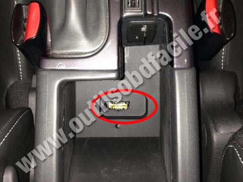 Renault Scenic 3 OBD plug